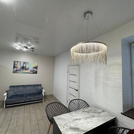 Lux Apartment & Центр,Жк Театральний 罗夫诺 外观 照片