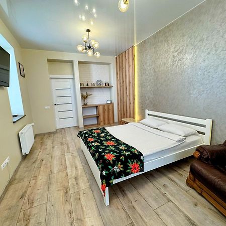 Lux Apartment & Центр,Жк Театральний 罗夫诺 外观 照片