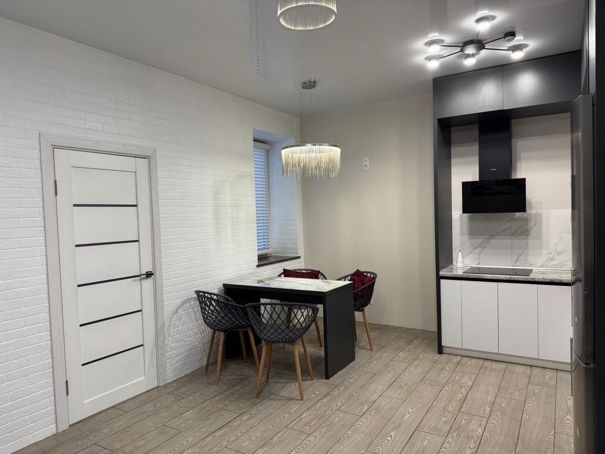 Lux Apartment & Центр,Жк Театральний 罗夫诺 外观 照片
