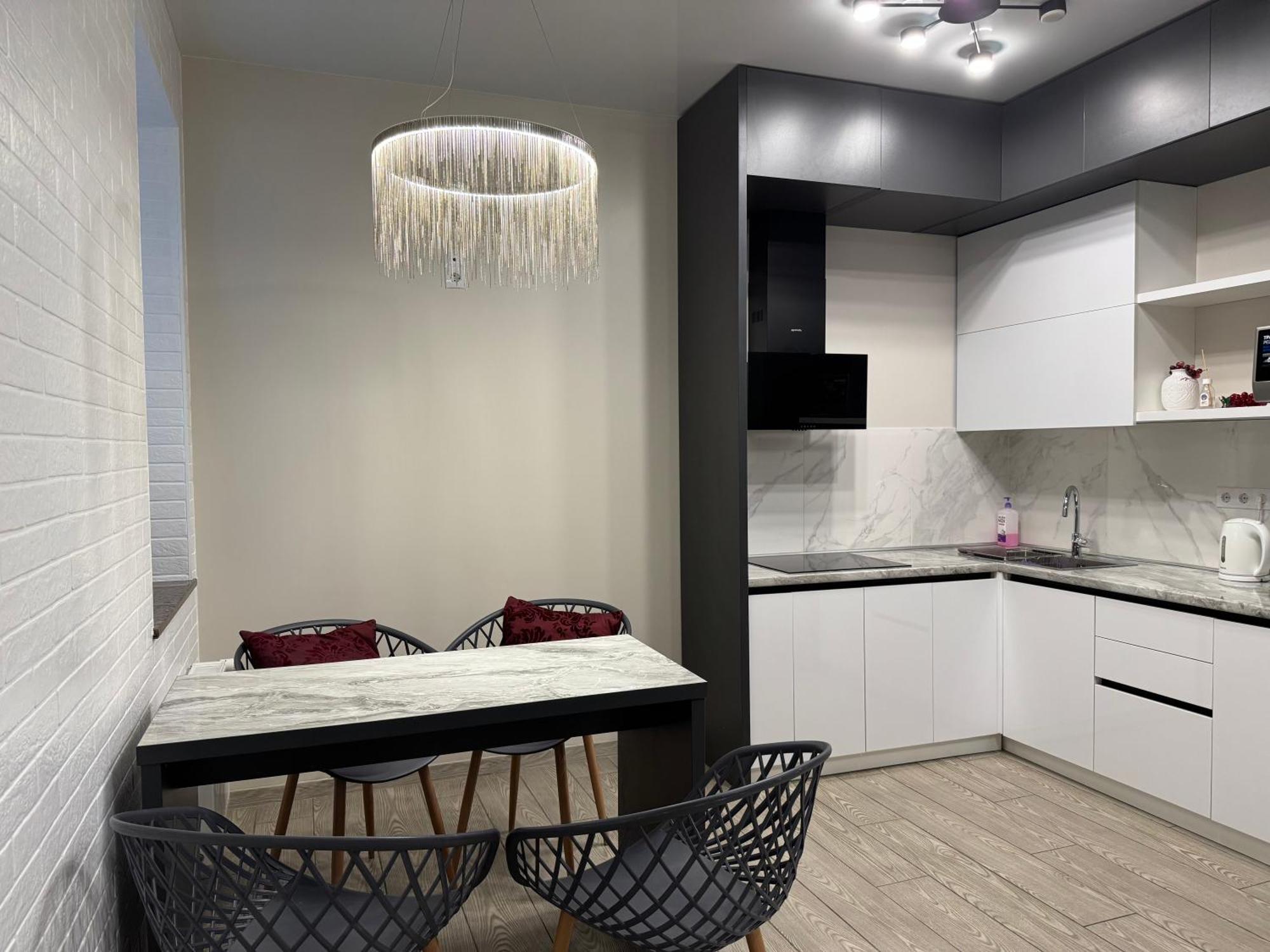 Lux Apartment & Центр,Жк Театральний 罗夫诺 外观 照片