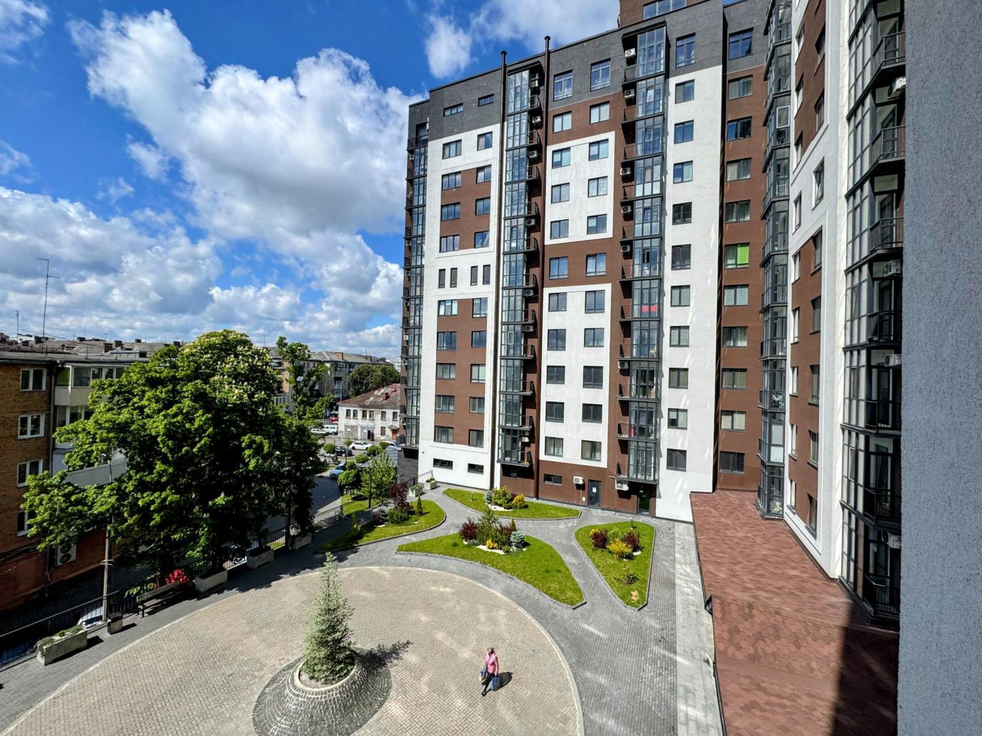 Lux Apartment & Центр,Жк Театральний 罗夫诺 外观 照片