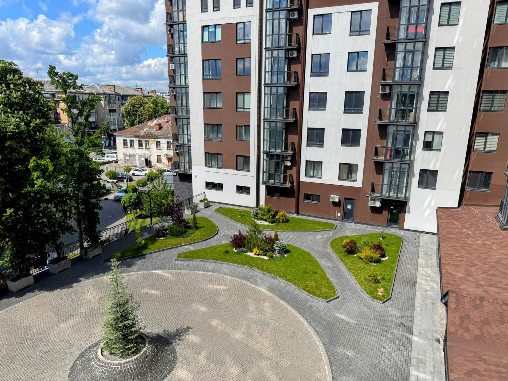 Lux Apartment & Центр,Жк Театральний 罗夫诺 外观 照片